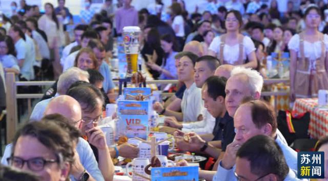 九游娱乐文化：太仓首次向外籍人士发放“市民卡”(图4)