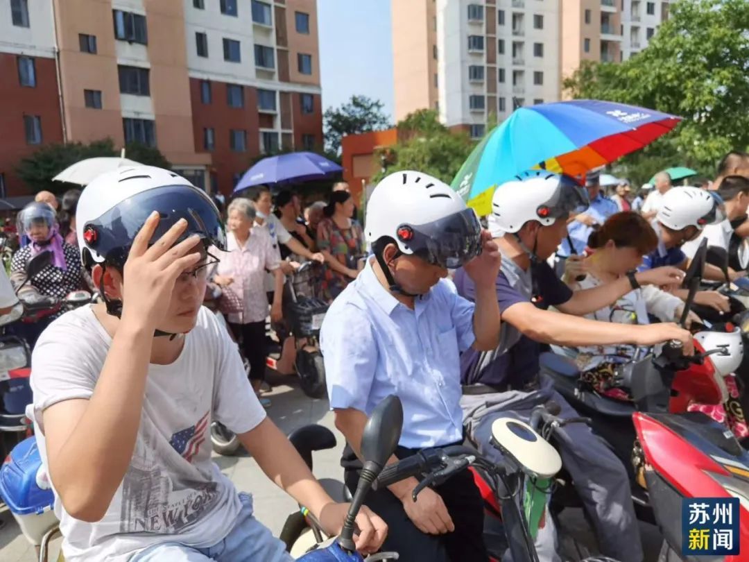 开罚首日！你骑乘电动自行车戴头盔了吗？ 名城苏州新闻中心 4597