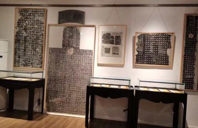 近200件拓片书籍藏品汇聚 金石拓片公益展吸引苏州市民“开眼界”-名城苏州新闻中心